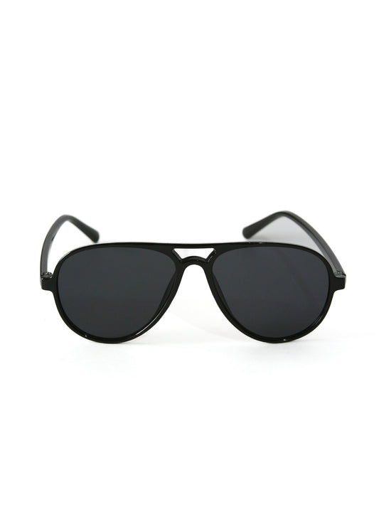 Gafas de sol estilo aviador clásico color negro.