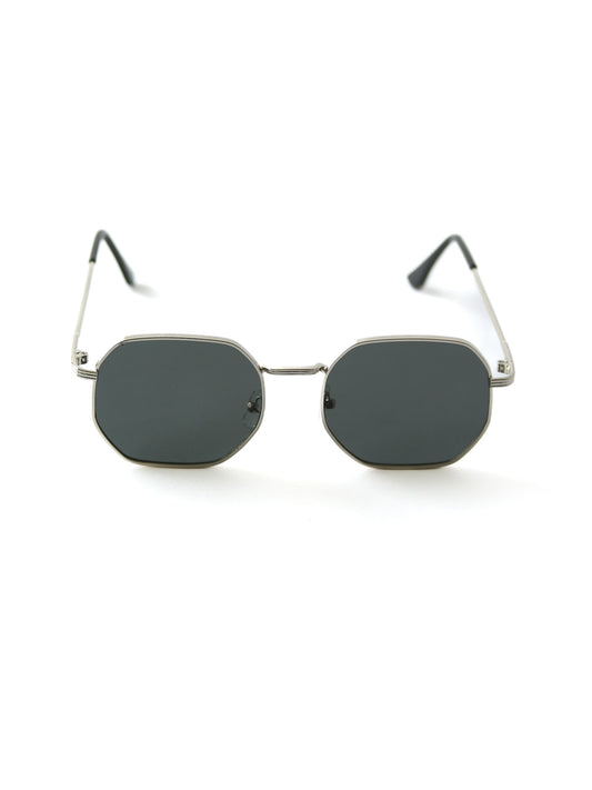 Gafas de sol estilo geométrico delgadas color plateado con lente negro.