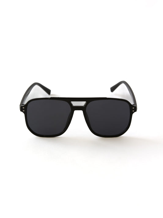 Gafas de sol estilo aviador color negro.