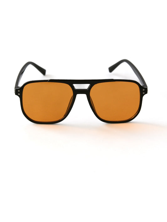 Gafas de sol estilo aviador color negro con naranja.